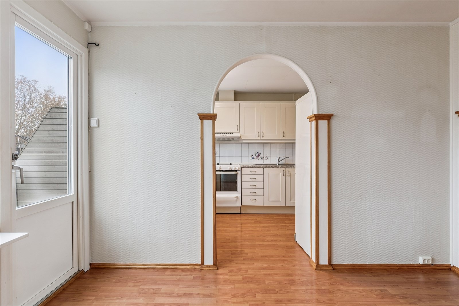 Åpen løsning mellom kjøkken og spisestue. Galleribilde