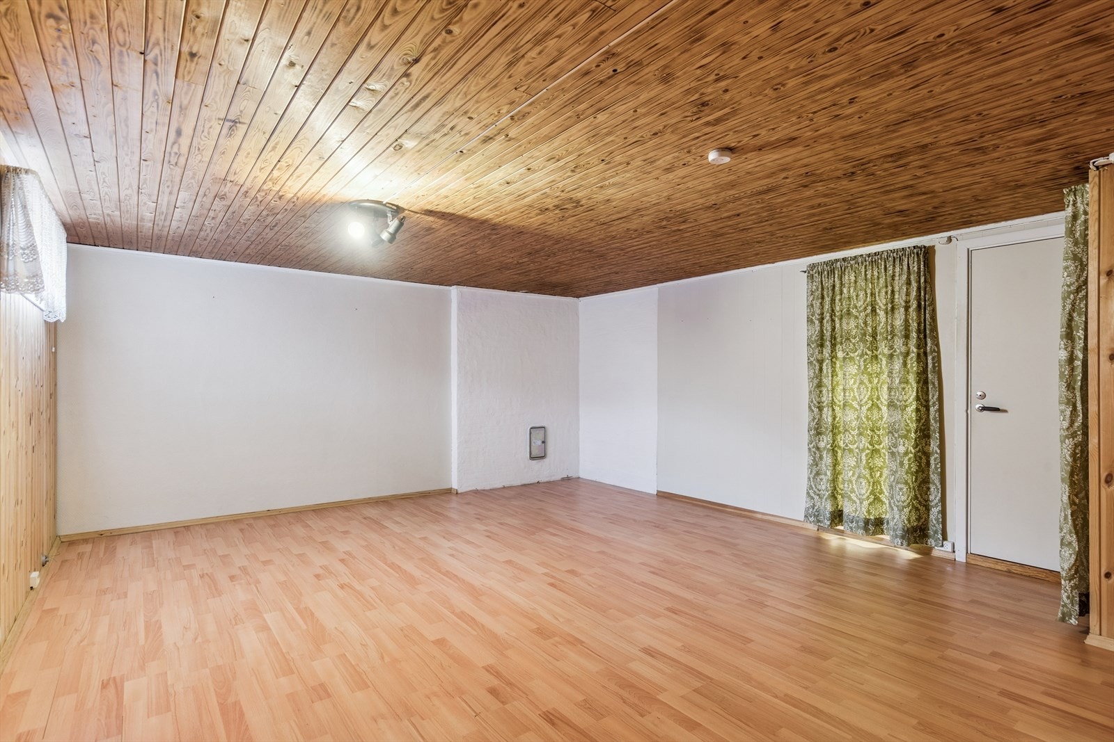 Kjellerstue . Galleribilde