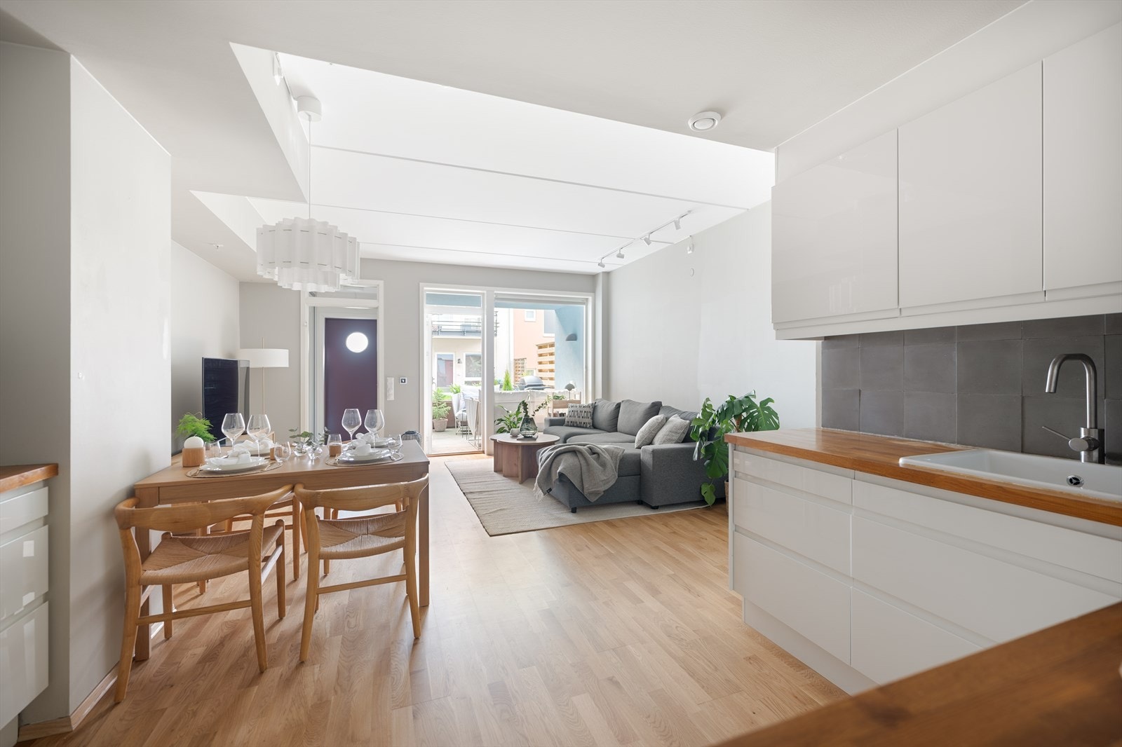 Boligen ligger i attraktive Grüner Village og strekker seg over to plan med hele 86 kvm og en smart, funksjonell planløsning. Galleribilde