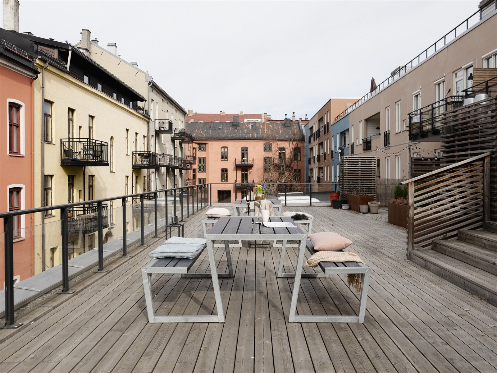 Fra leilighetsplan kommer du ut til en (av to) fantastiske takterrasser. Galleribilde