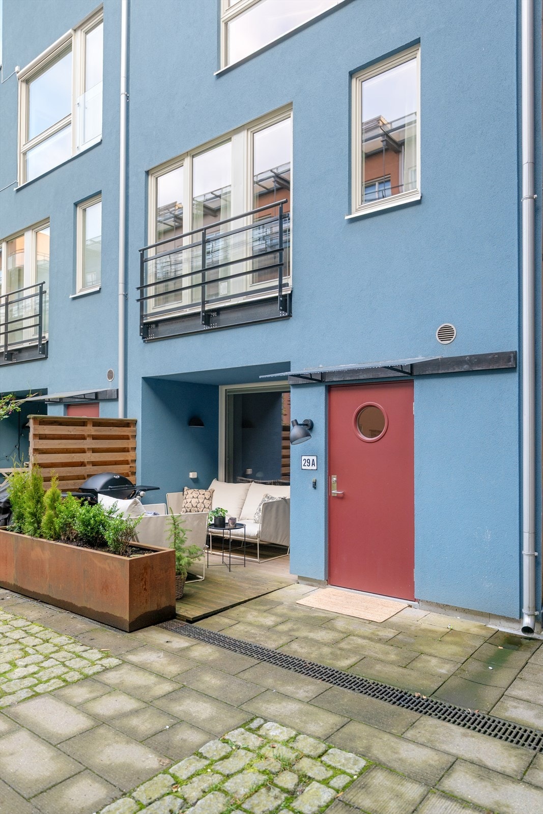 Dette er en sjelden mulighet til å sikre seg et moderne townhouse med egen inngang, privat uteplass og alle fordelene ved å bo midt i Grünerløkkas mest populære område. Galleribilde