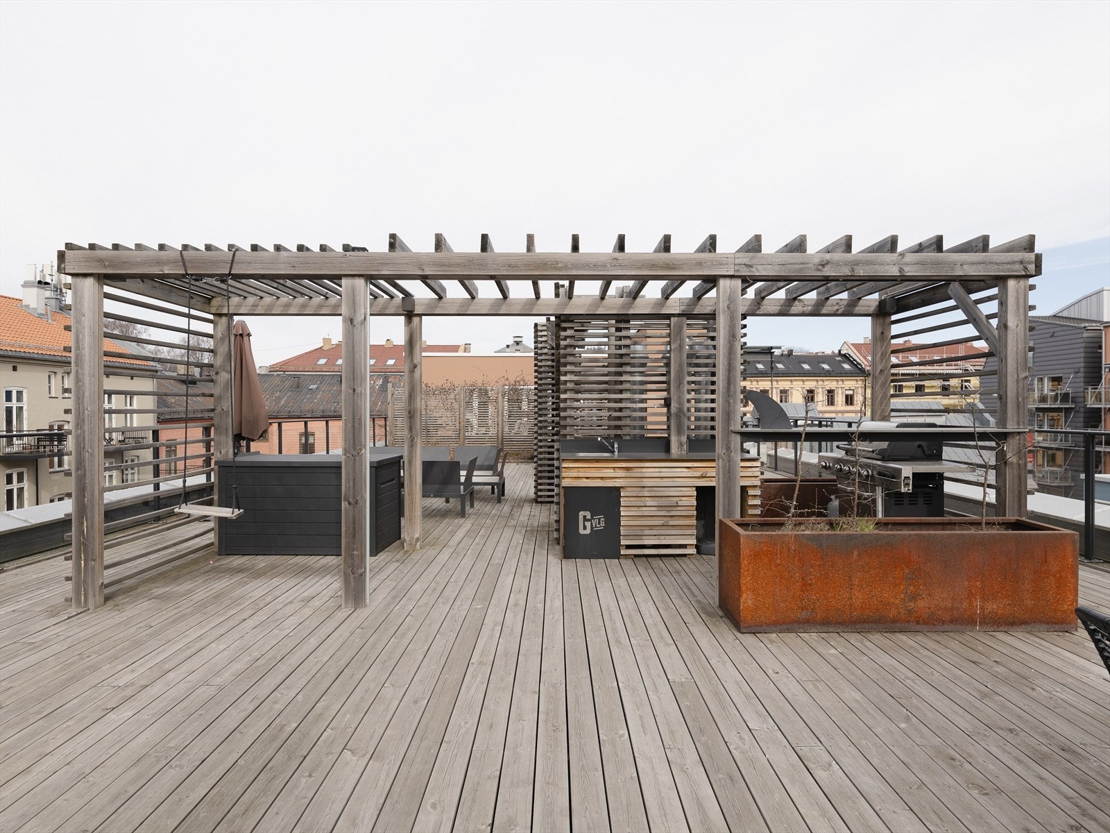 Felles pent opparbeidet takterrasse, her har du mye plass å boltre deg på. Galleribilde