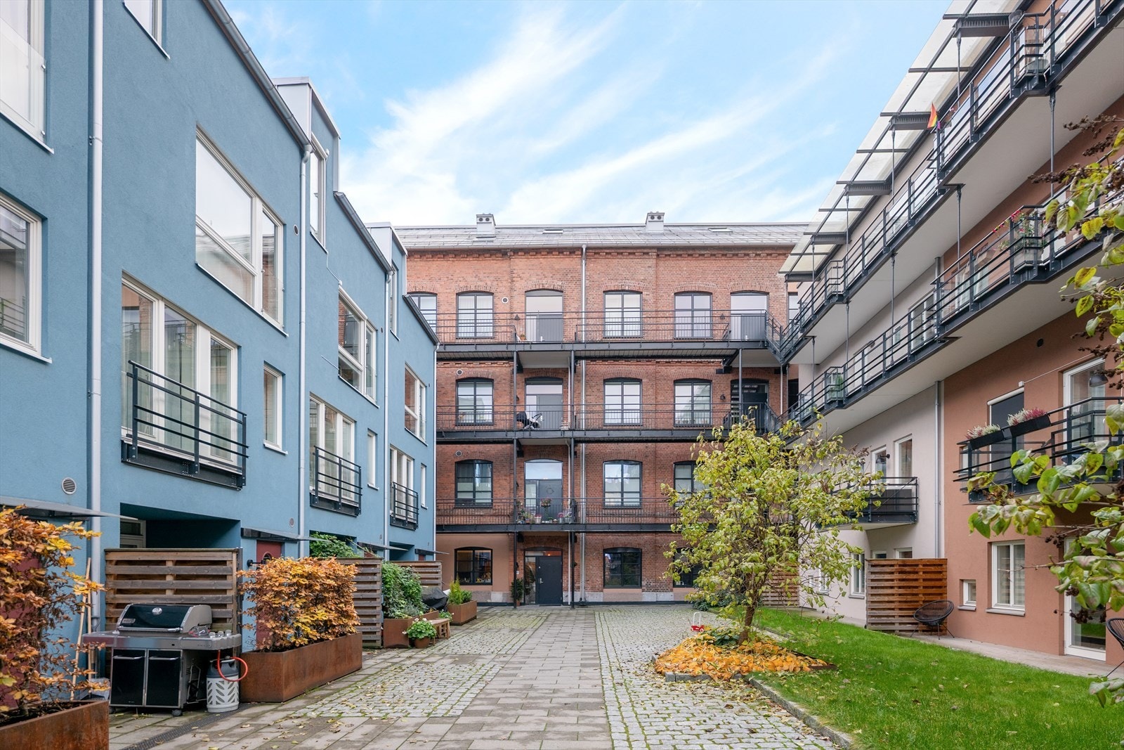 Den gjennomtenkte tunløsningen i området gir en hyggelig og intim gatefølelse. Galleribilde