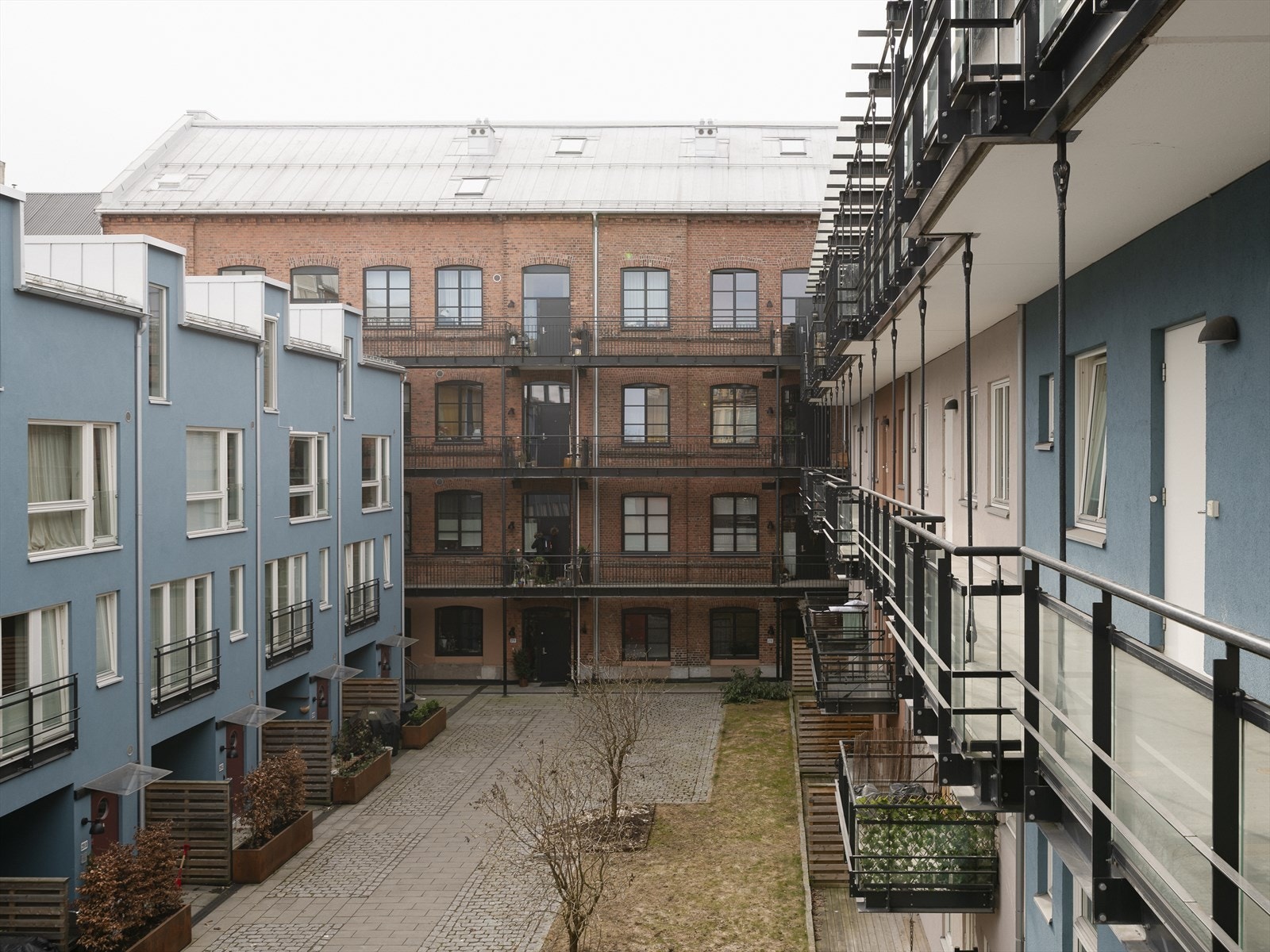 Trivelig indre gård. Galleribilde