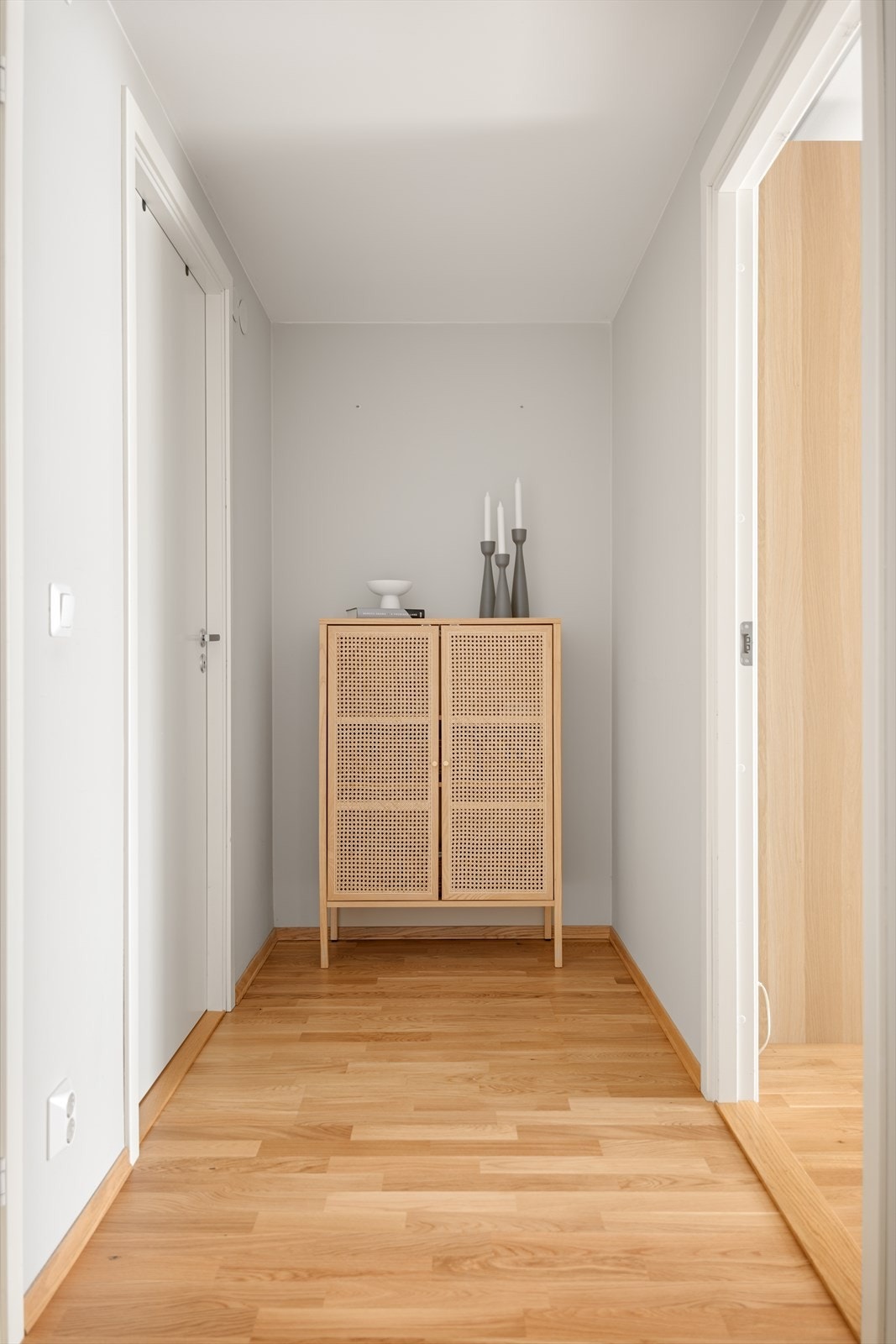 Det er godt med oppbevaringsplass med bod i hver etasje. Galleribilde