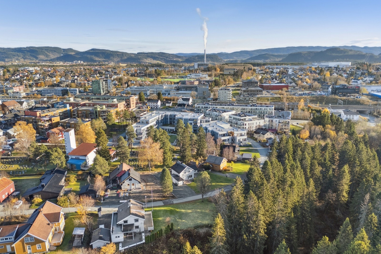 EIE eiendomsmegling ved Andreas Forsell Lund og Simen Vollan har gleden av å presentere Kirkeringen 14! Foto: Aleksander Jacobsen.
Beliggende like ved Heimdal sentrum. Sjelden mulighet! Galleribilde