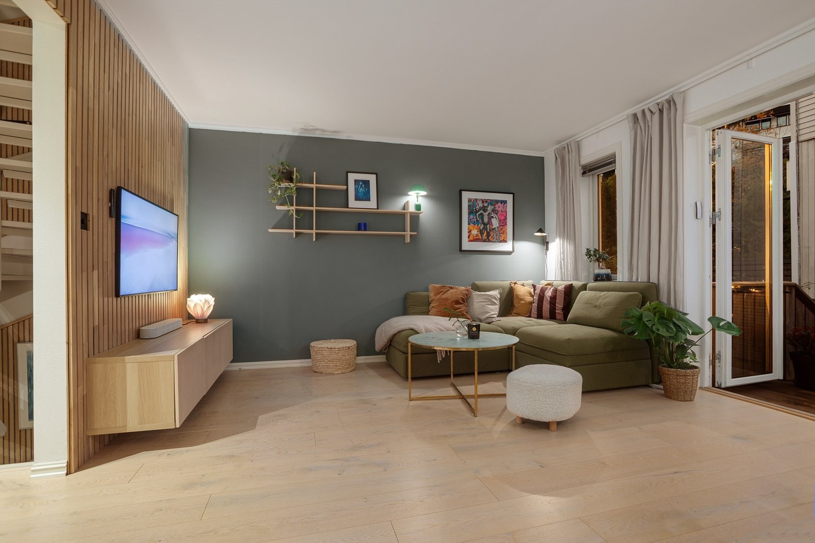 Det er vannbåren gulvvarme i alle etasjer utenom loft. Galleribilde