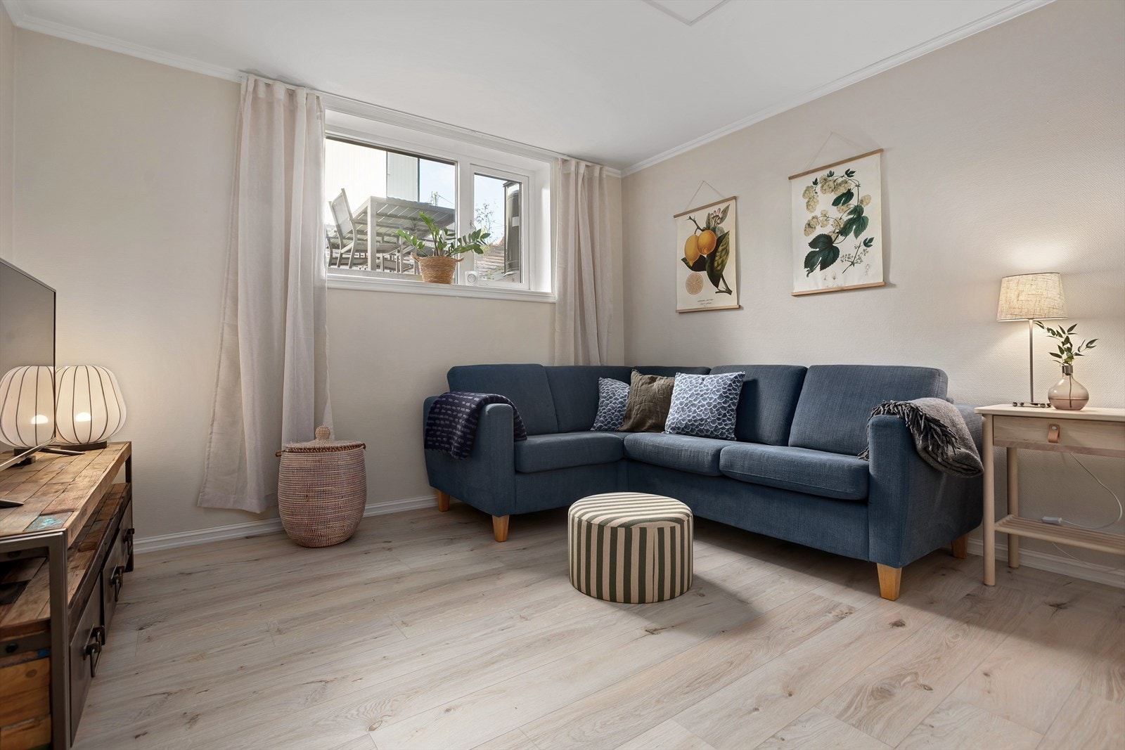 Stor kjellerstue/disp.rom i kjeller med mange bruksmuligheter. Galleribilde