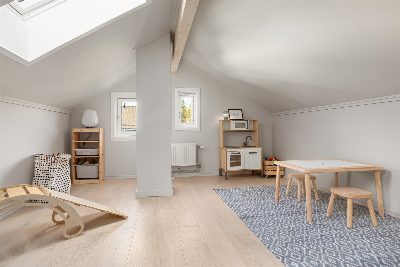 Stor loftstue med mange innredningsmuligheter. Galleribilde