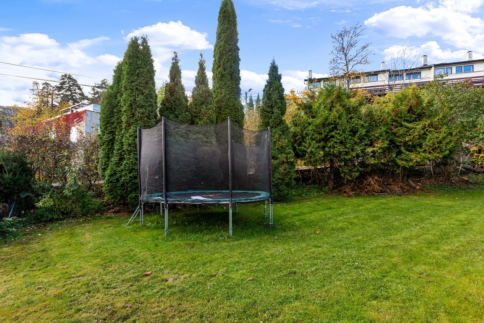 I tillegg til egen hage er det store grønne fellesområder for sameiet Bestumveien 35 (4 seksjoner). Galleribilde