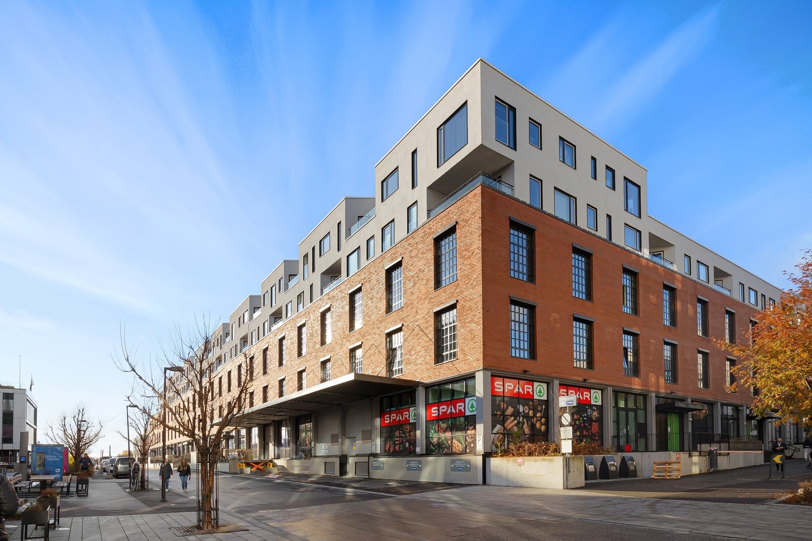 Her finner du matbutikk, frisør, JYSK, Lille-Lab, optiker, smoothiebutikk m.m. Galleribilde