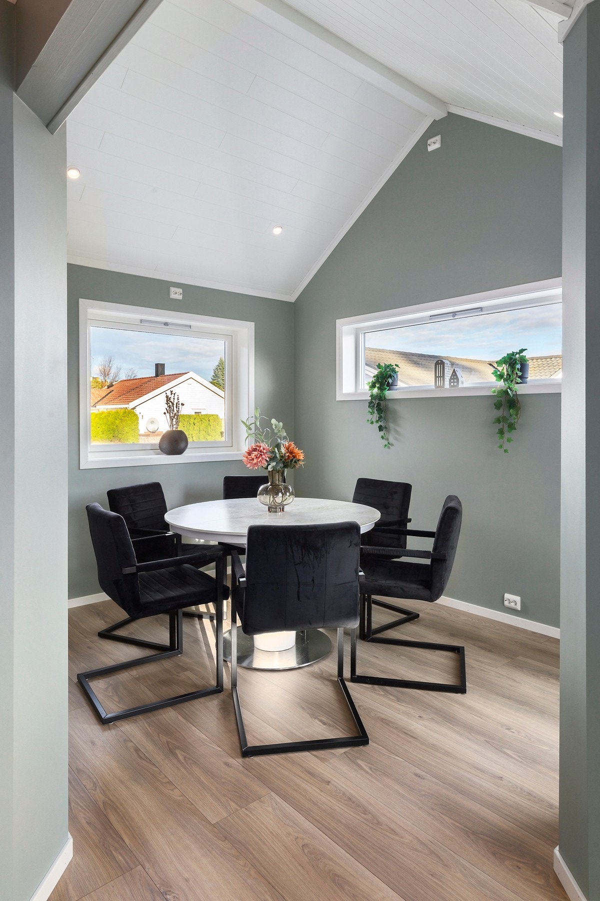 Boligen er malt i lune og behagelige fargetoner. Galleribilde