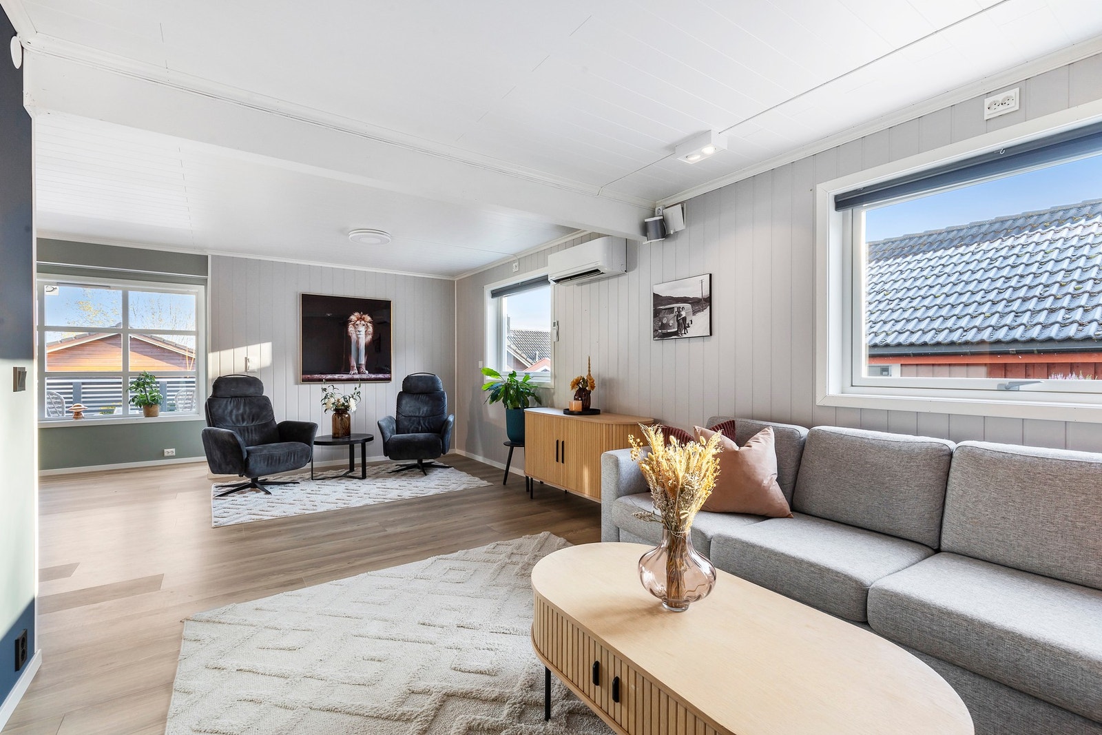 Boligen har varmepumpe, vedfyring og elektrisk oppvarming. Varmepumpe fra 2020. Galleribilde