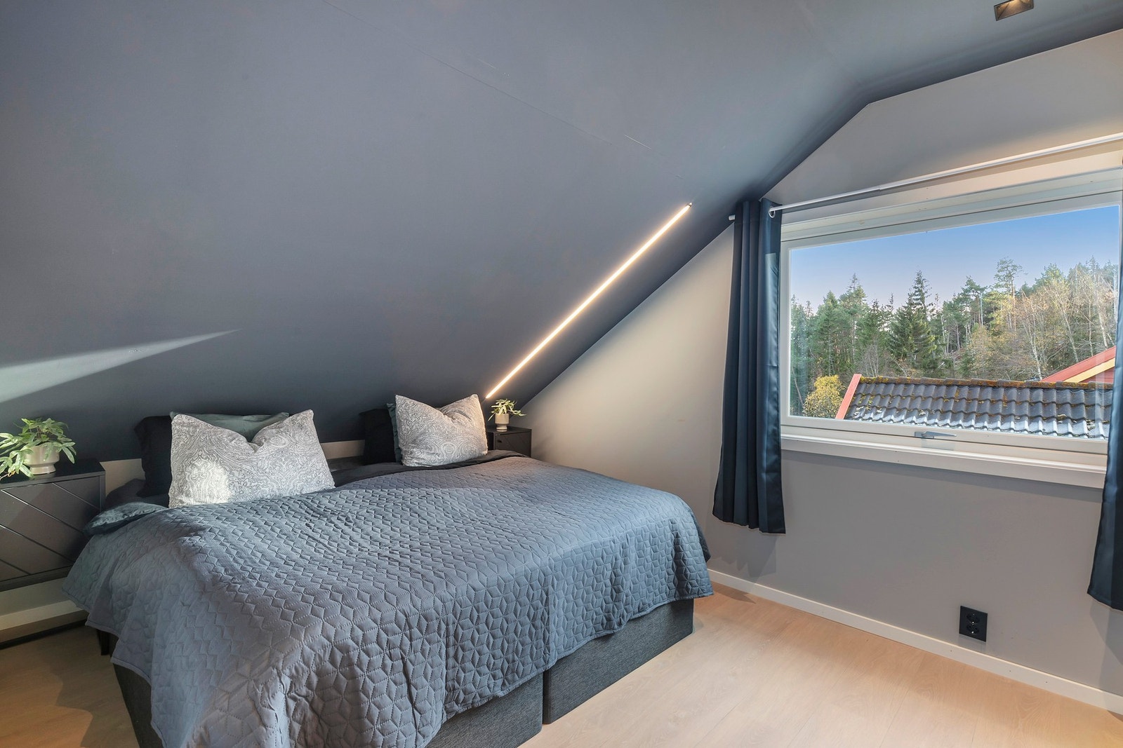 Boligen har 3 romslige soverom i 2. etasje. Galleribilde