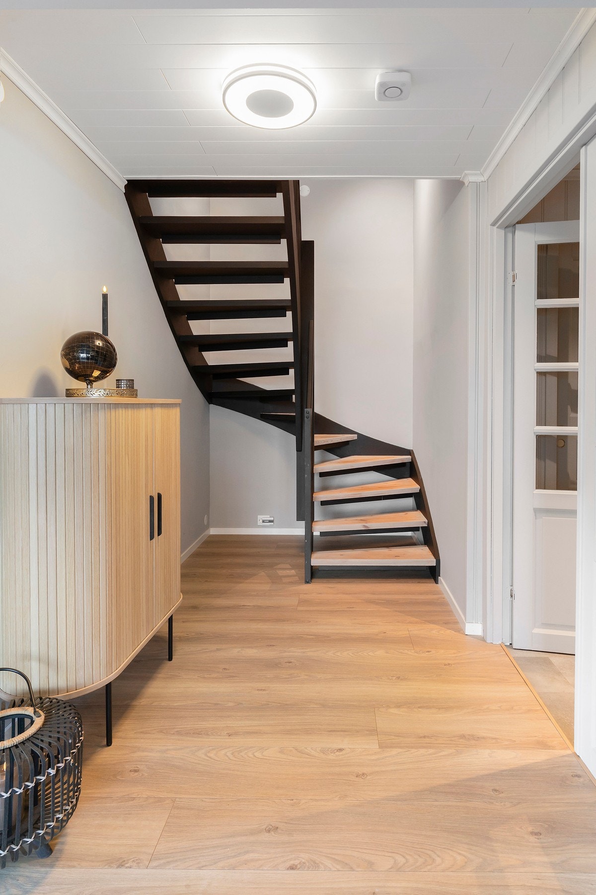 Mellomgang i 1. etasje. Galleribilde