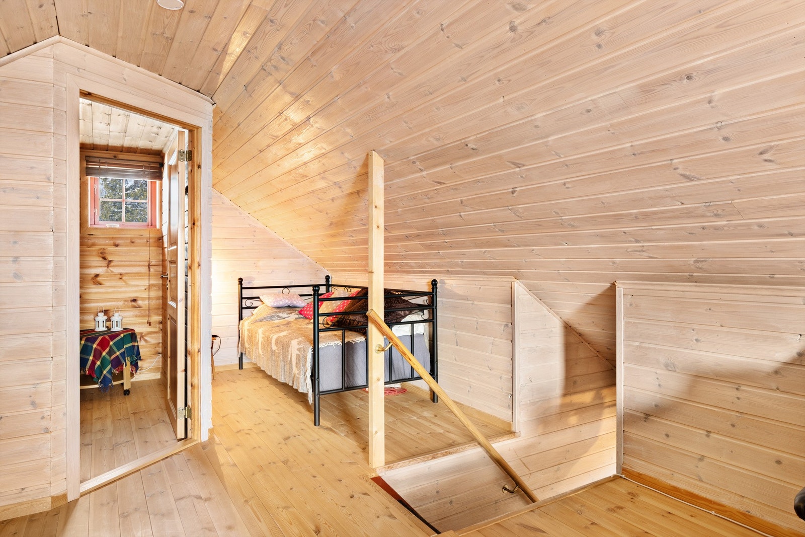 Loftet består av loftstue og soverom Galleribilde