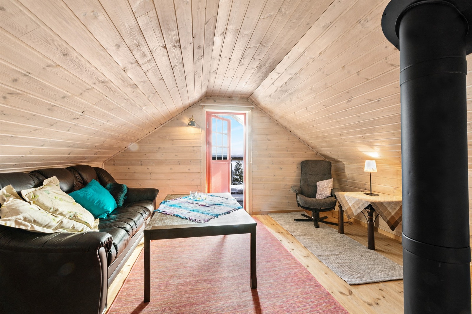 Familievennlig loftstue med gode bruksmuligheter Galleribilde