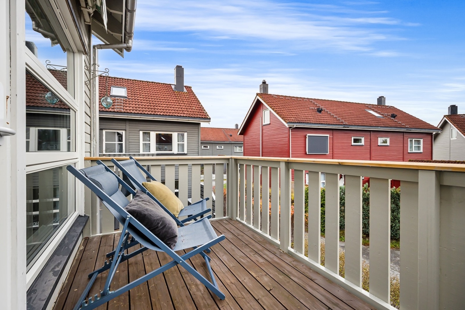 Hyggelig balkong med gode solforhold, vendt ut mot borettslagets fellesområder Galleribilde