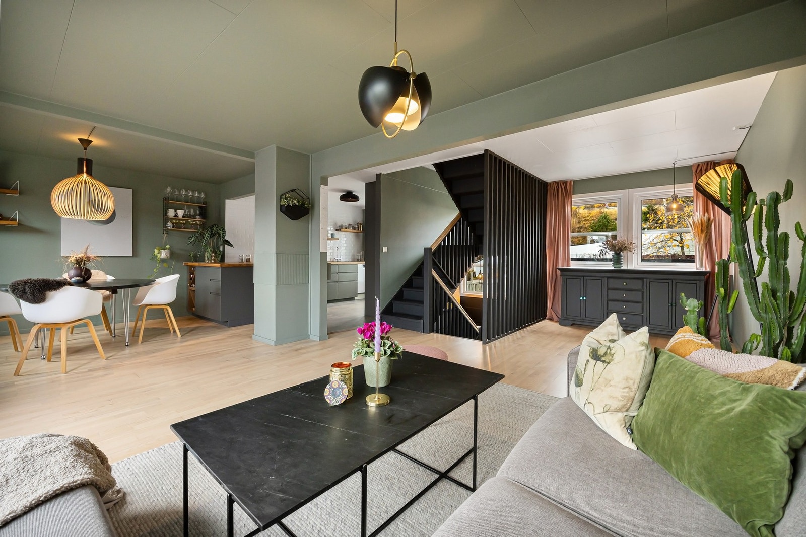 Boligen holder god standard og fremstår velholdt Galleribilde