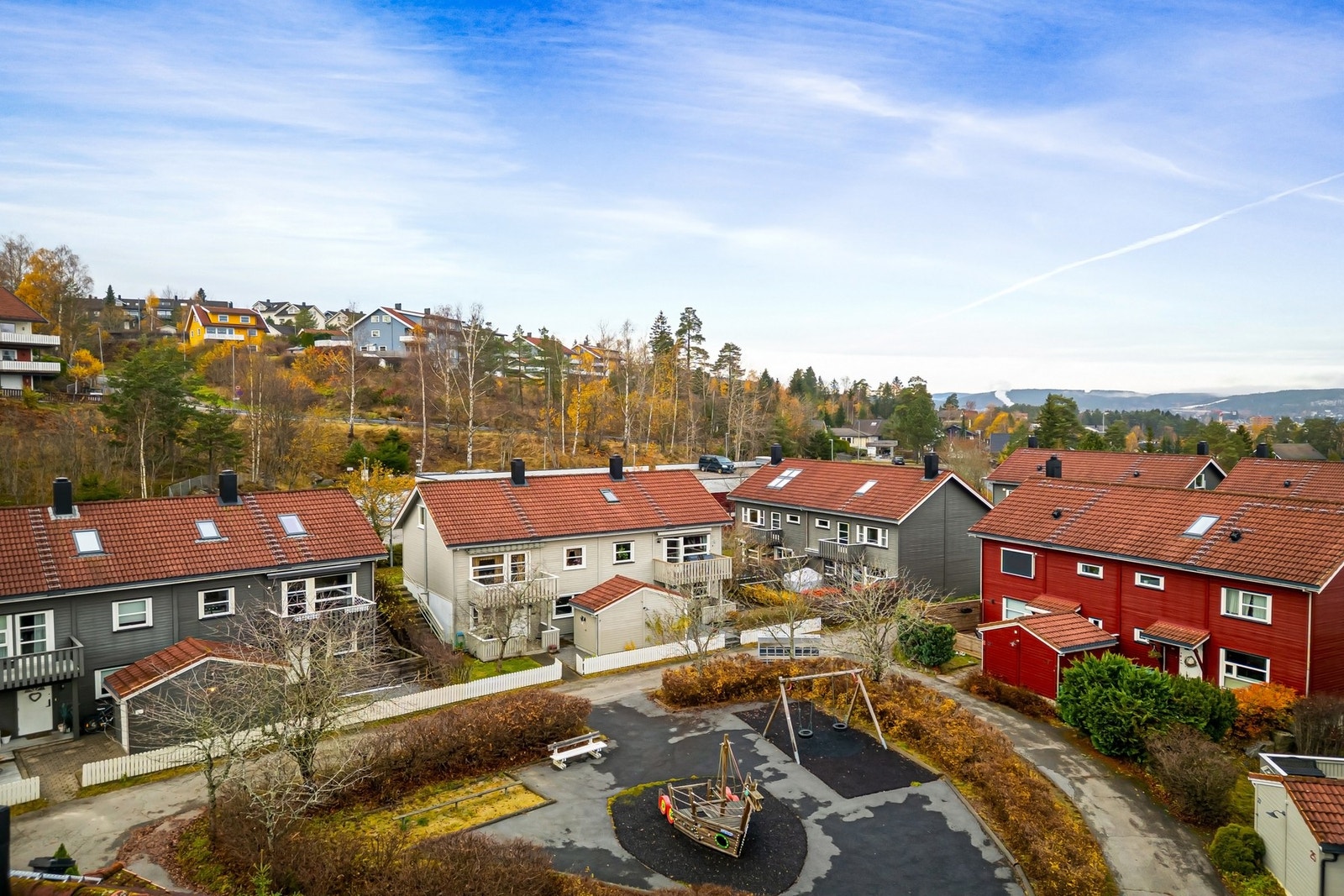 Boligen har adkomst via en stor terrasse og direkte adkomst til borettslagets uteområder. Galleribilde