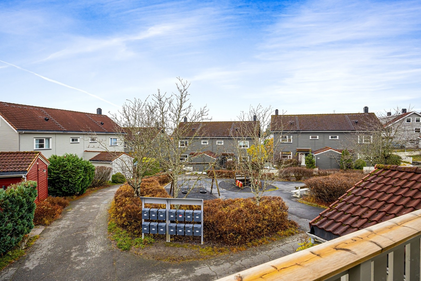 Fra balkongen har du god oversikt over lekeplassen Galleribilde