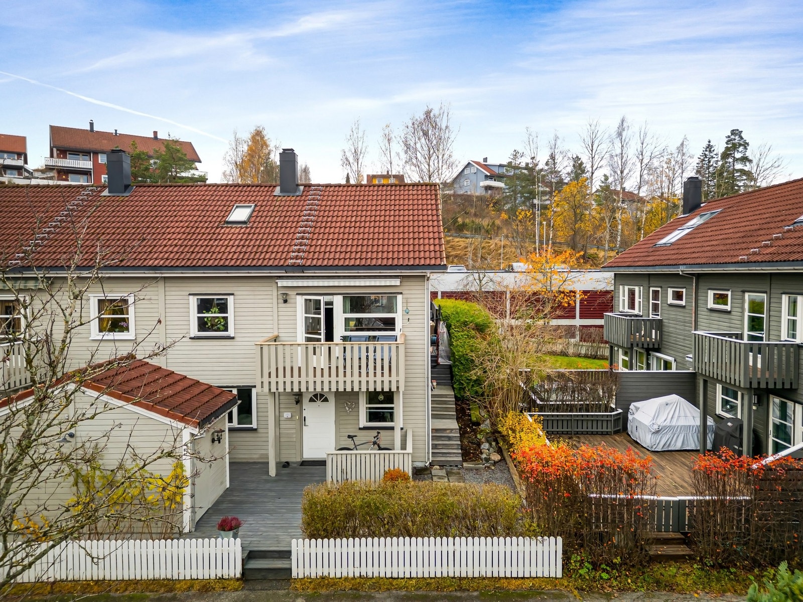 God intern beliggenhet og gode vindusflater gir en lys og god romfølelse i alle etasjer. Galleribilde