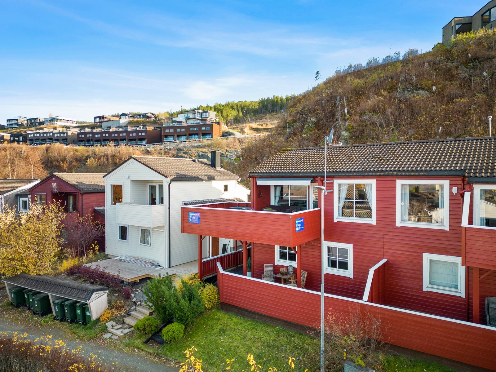 Boligen har rikelig med bod plass i både intern bod og ekstern bod. Galleribilde