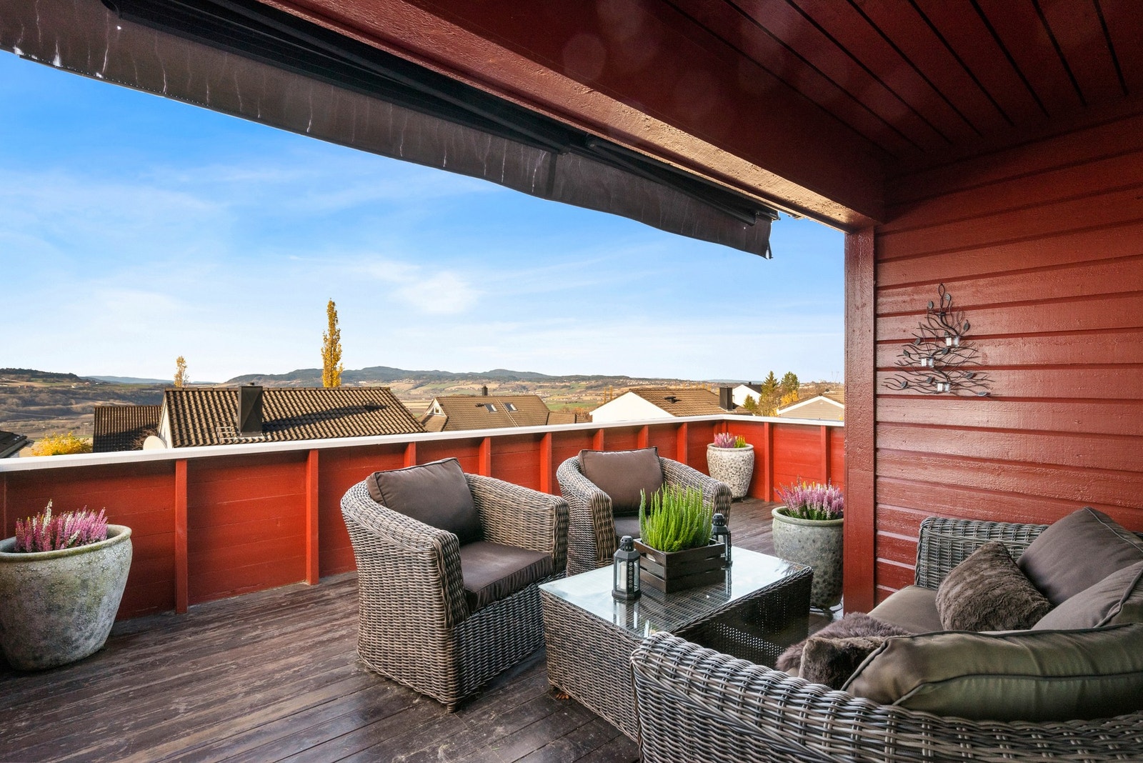 Eiendommen har nydelig utsikt og gode solforhold. Galleribilde