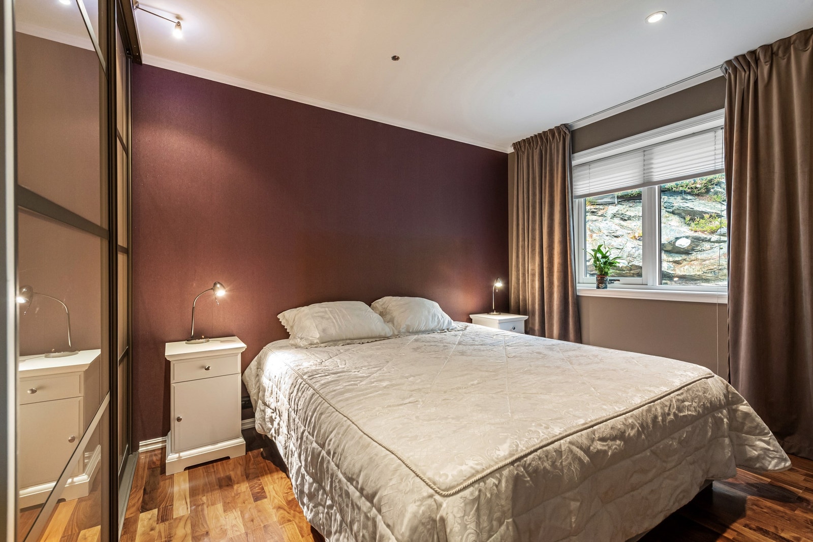 Soverom i 1. etasje med garderobeløsning Galleribilde