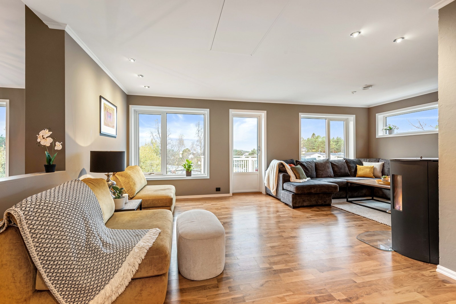 Stue i 1.etasje med utgang til balkong Galleribilde