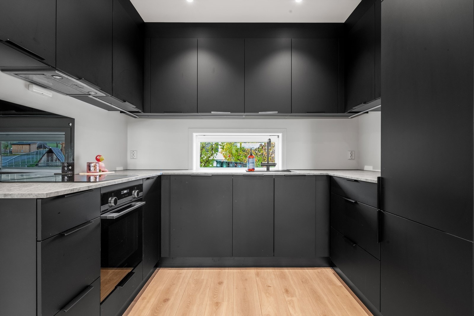 Godt med skap- og benkeplass Galleribilde