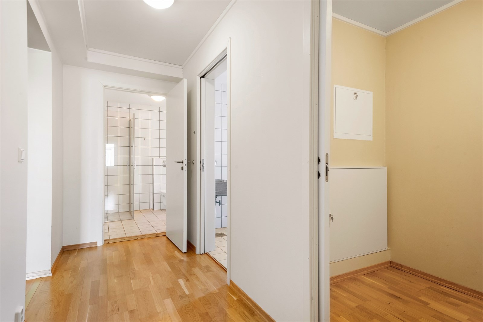 Gang i avdeling for bad, vaskerom, bod og soverom. Galleribilde