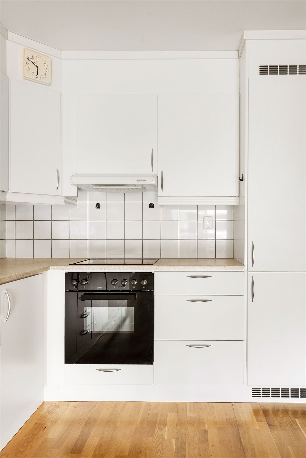 Praktisk og flott med integrerte hvitevarer. Galleribilde