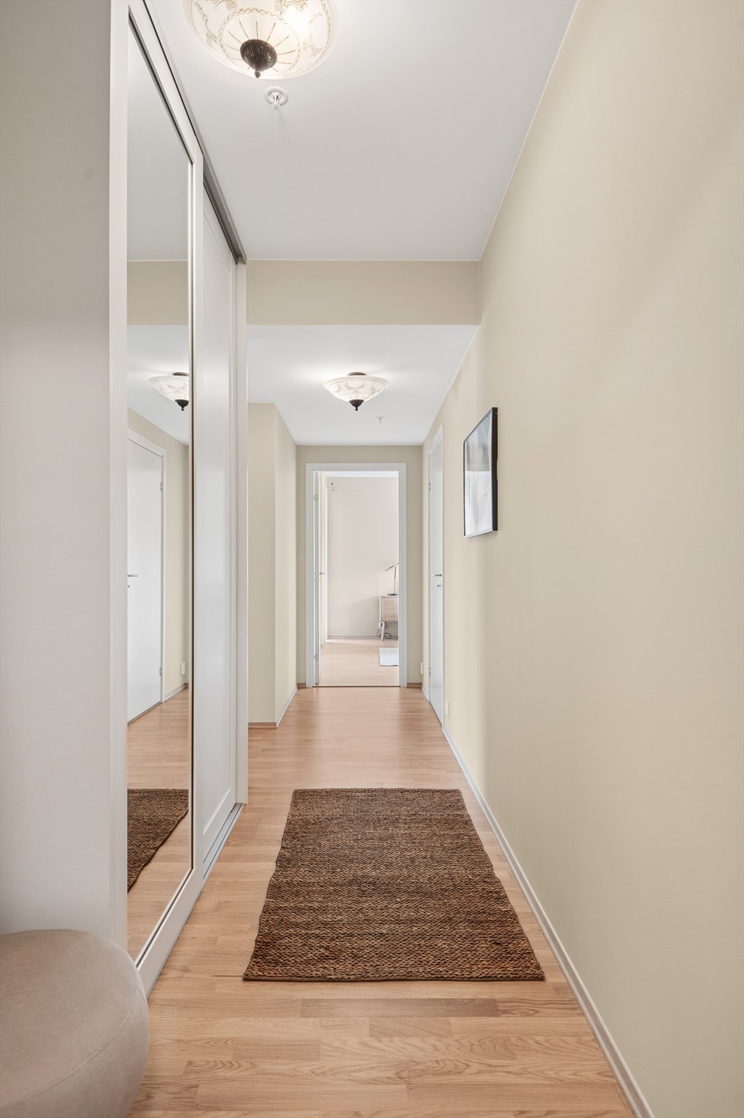 Praktisk garderobeløsning i entréen. Galleribilde