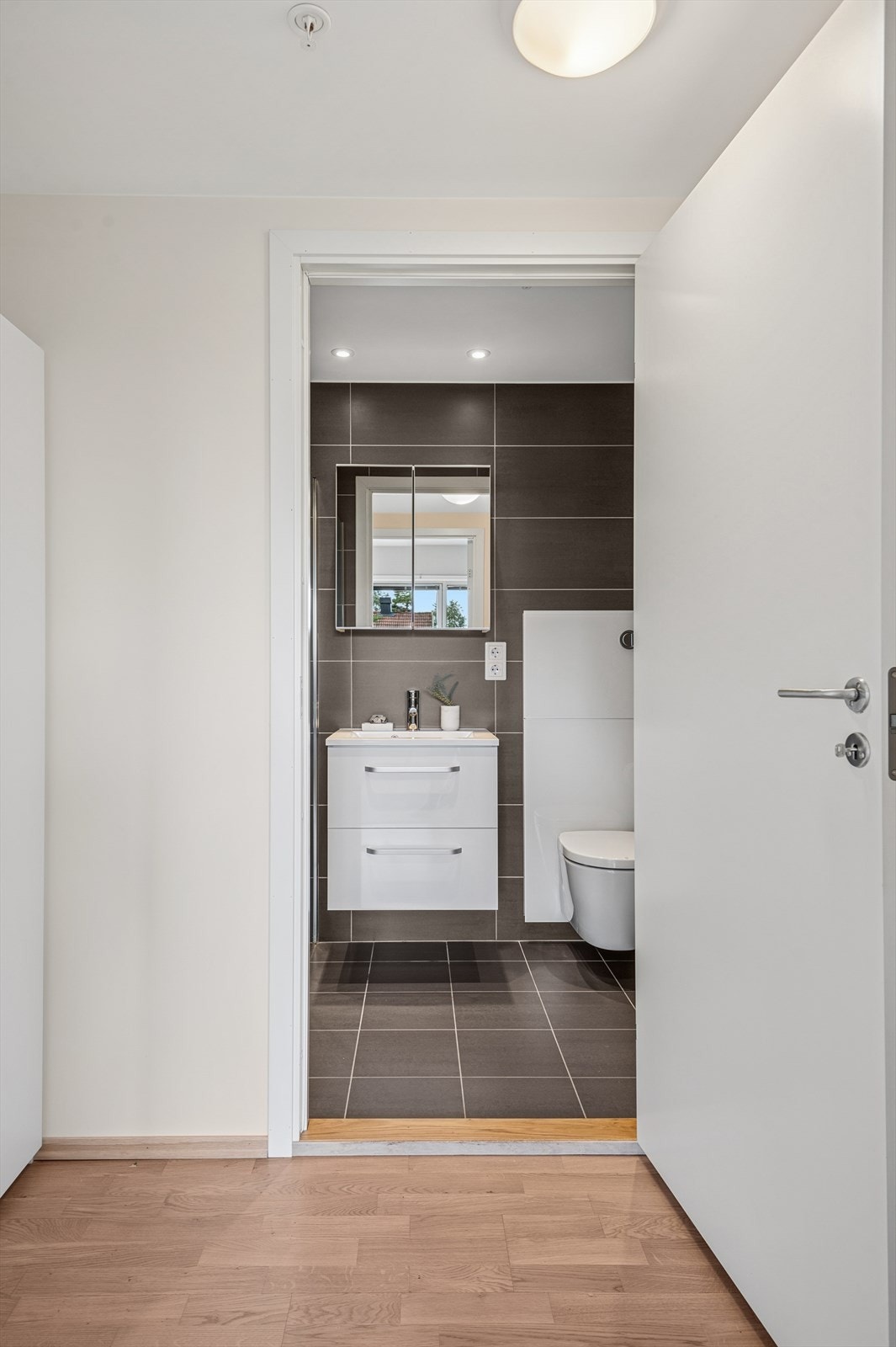 Plass til garderobeløsning i gang mellom soverom og bad. Galleribilde