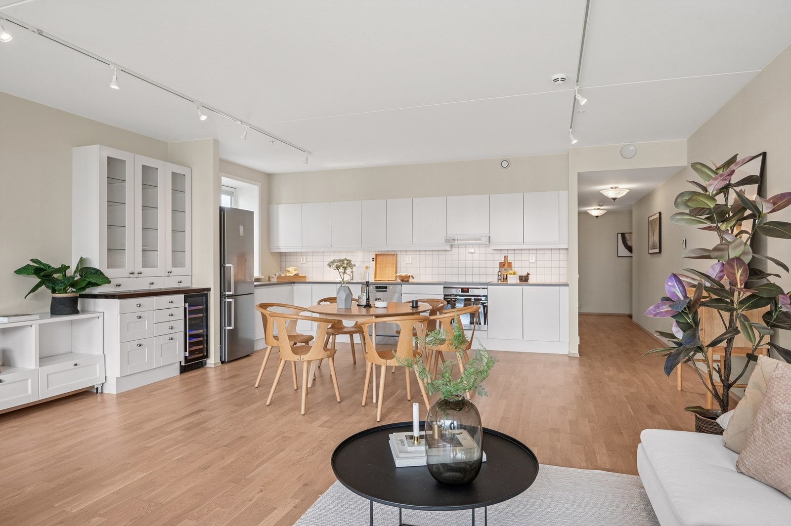 Den åpne løsningen gir en god romfølelse. Galleribilde