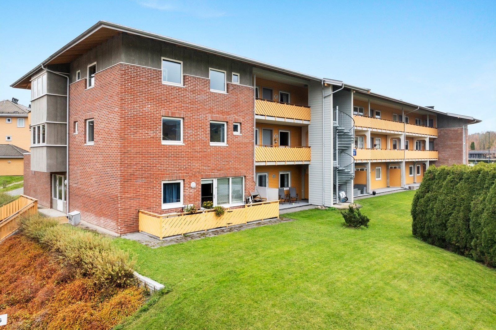 Fra leiligheten er det utgang til markterrasse. Galleribilde