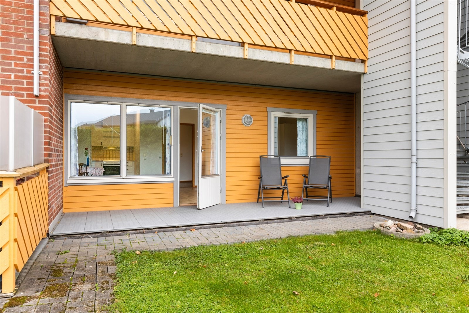 Leiligheten har en markterrasse på ca 12 kvm. Galleribilde