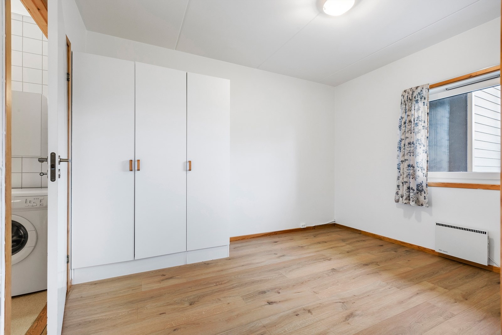 Fra soverommet er det inngang inn til badet. Galleribilde