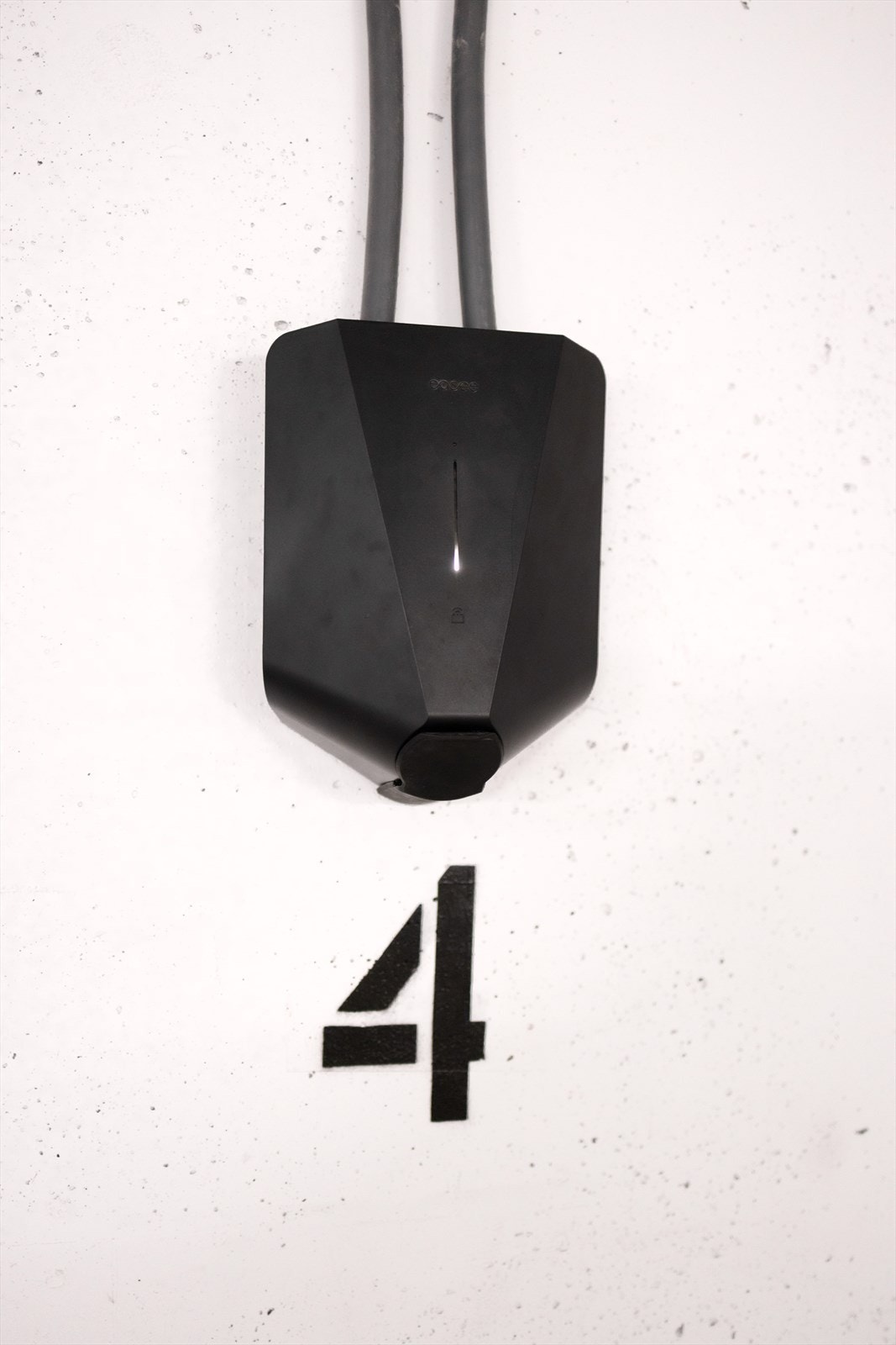 Ladestasjon for elbil er tilgjengelig på parkeringsplassen til leiligheten. Galleribilde