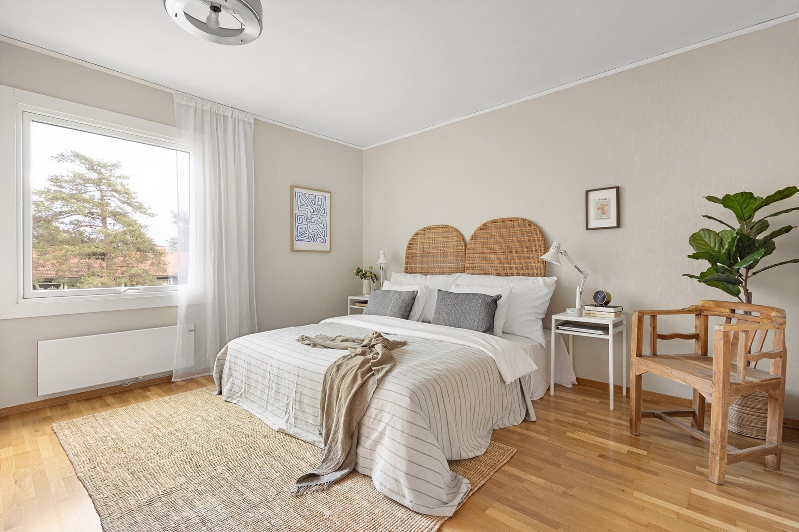 Leiligheten har en praktisk og familievennlig planløsning med to gode soverom. Galleribilde