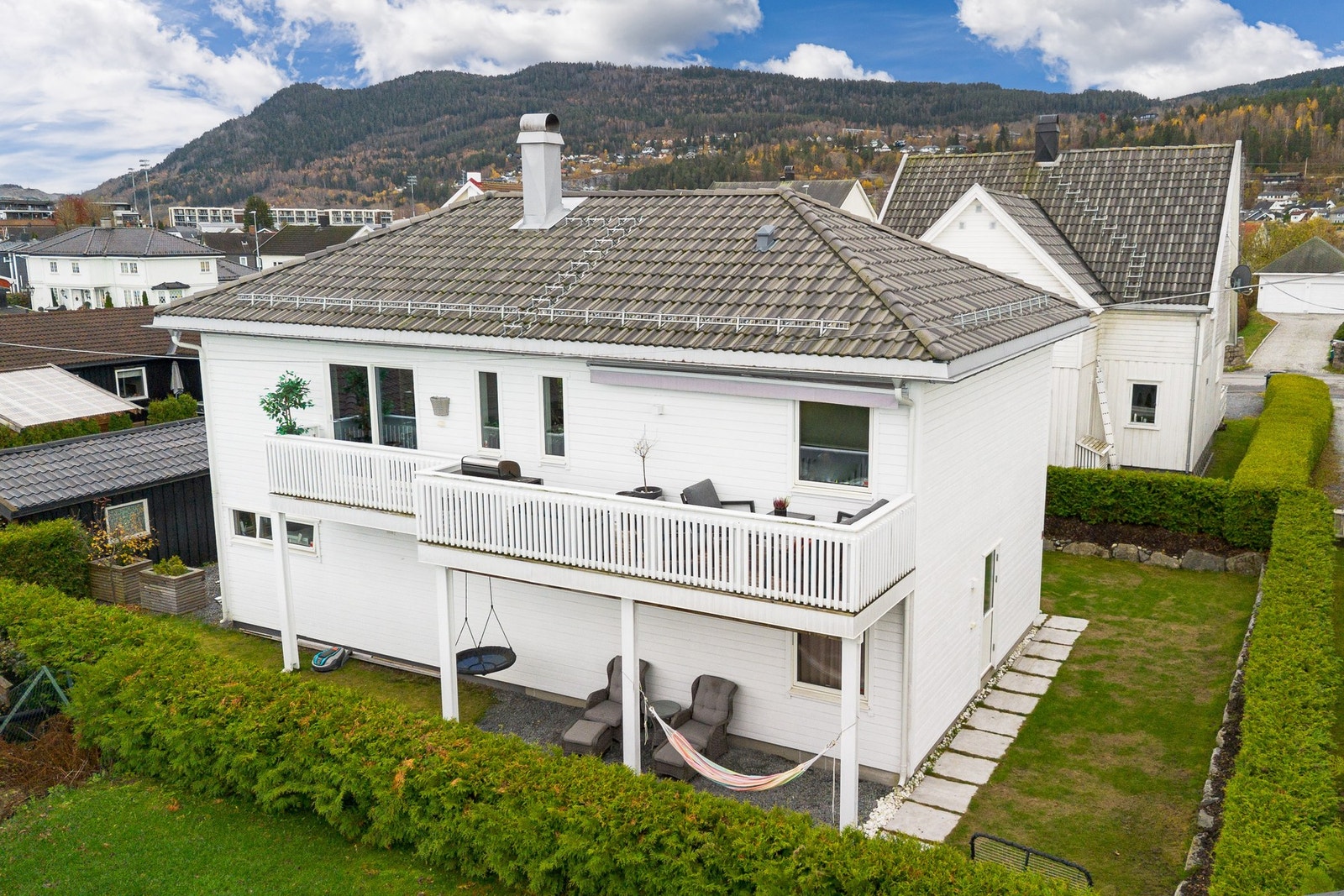 Her kan man nyte gode solforhold, og en elektrisk markise gir skygge ved behov. Galleribilde