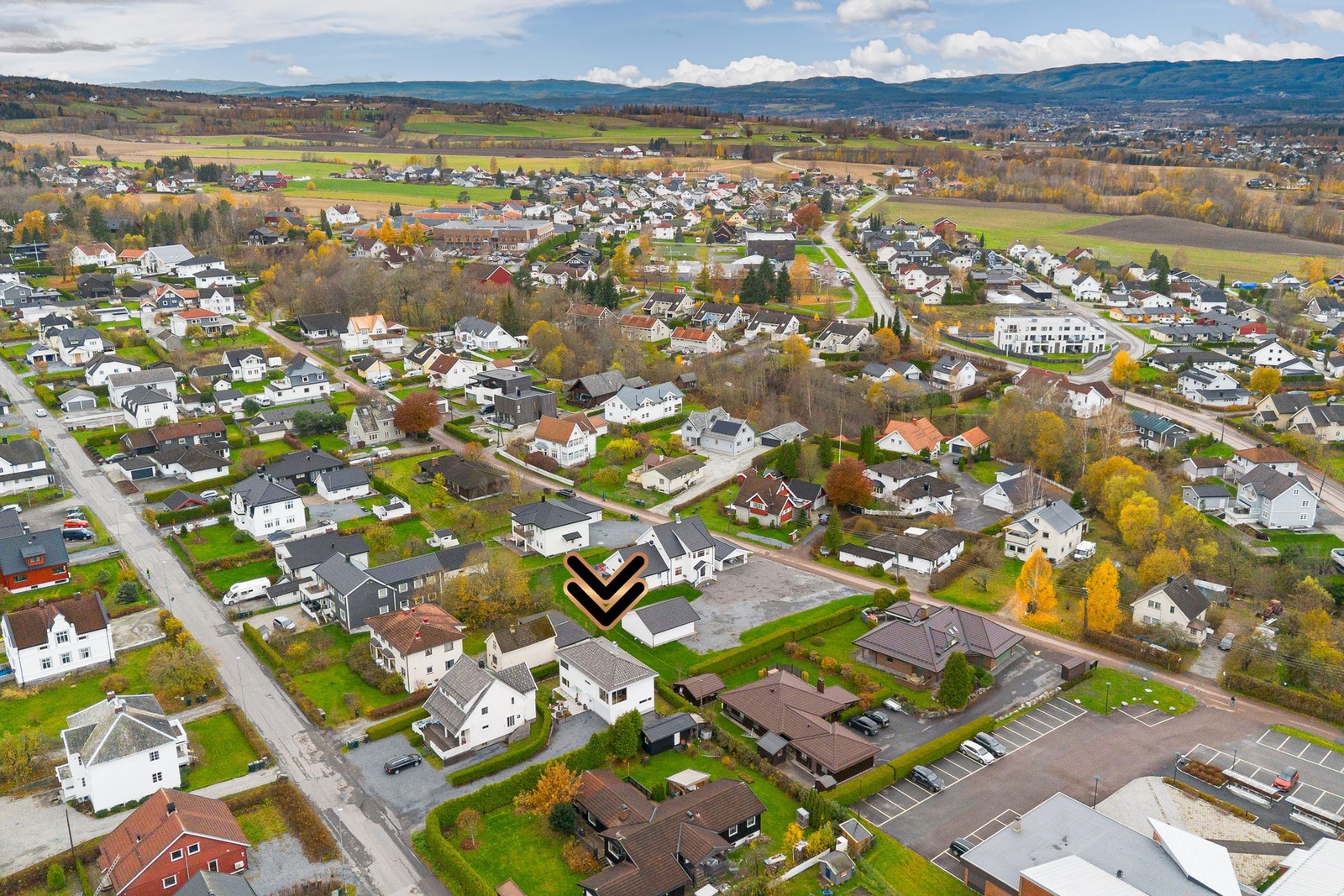 Nærmeste bussholdeplass ligger ved Mjøndalen kirke, ca. 250 meter fra boligen. Galleribilde