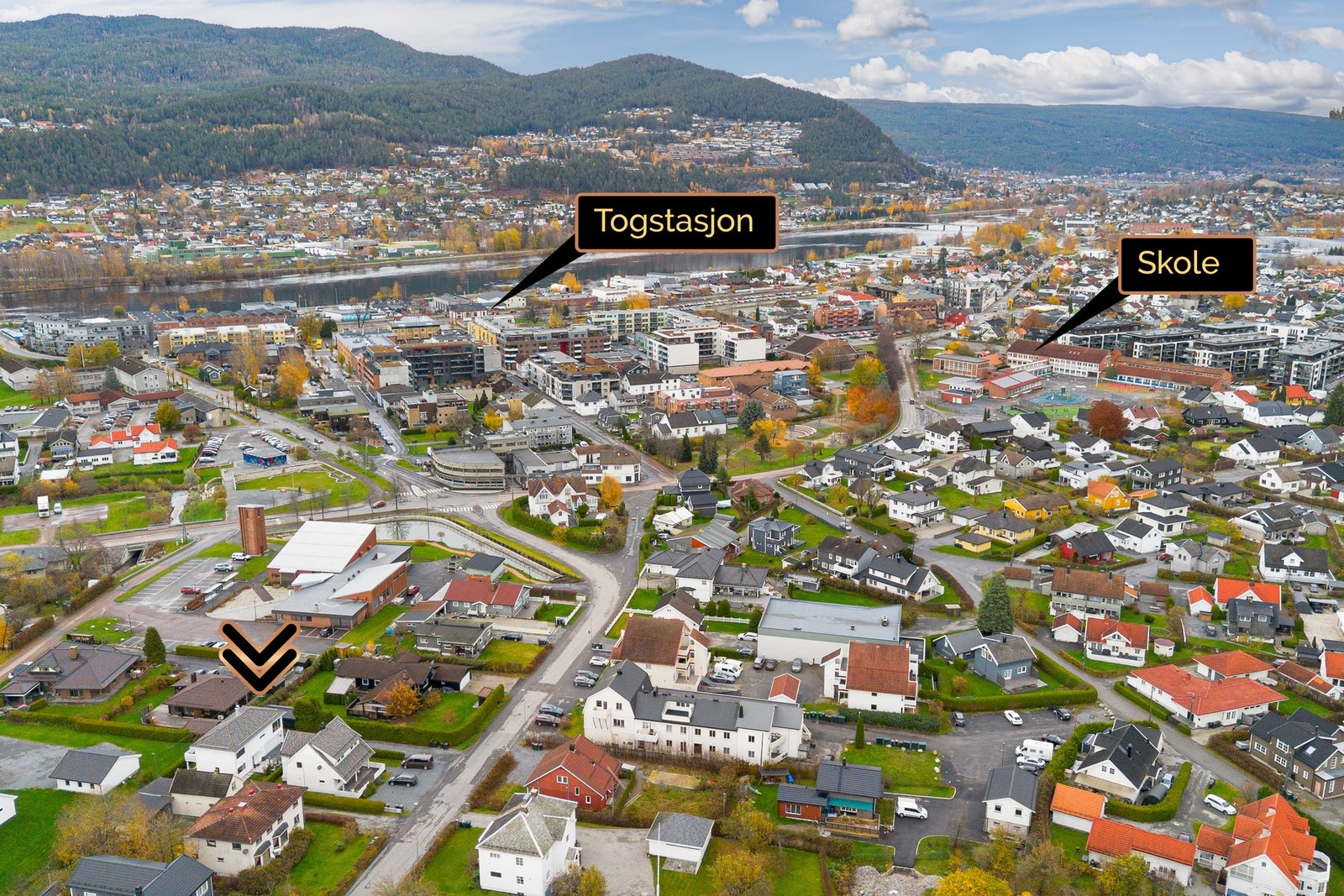 Barneskolen ligger ca. 700 meter fra boligen. Ved å bruke sykkel kommer du deg raskt til togstasjonen. Galleribilde