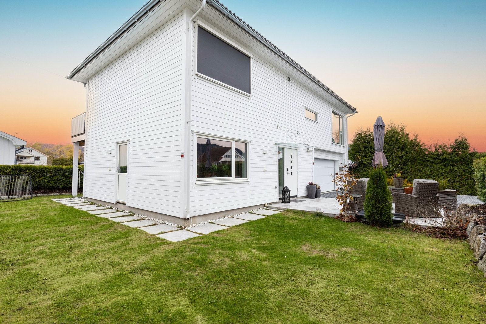 Privatmegleren ved Kristian Haltvik har gleden av å presentere denne attraktive eneboligen fra 2019 beliggende sentralt til i Mjøndalen! Galleribilde