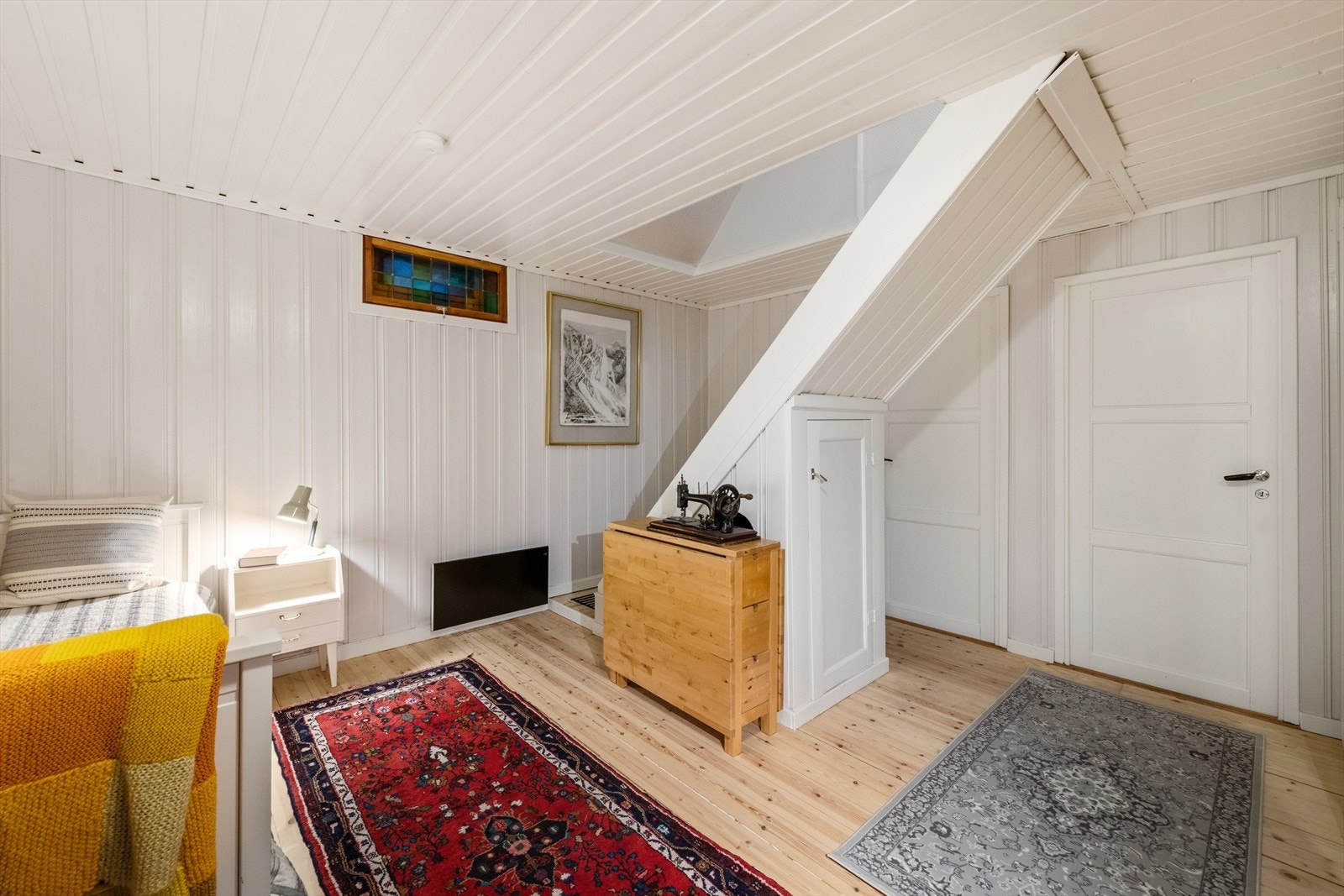 Innholdsrik kjelleretasje med meget god plass for oppbevaring Galleribilde