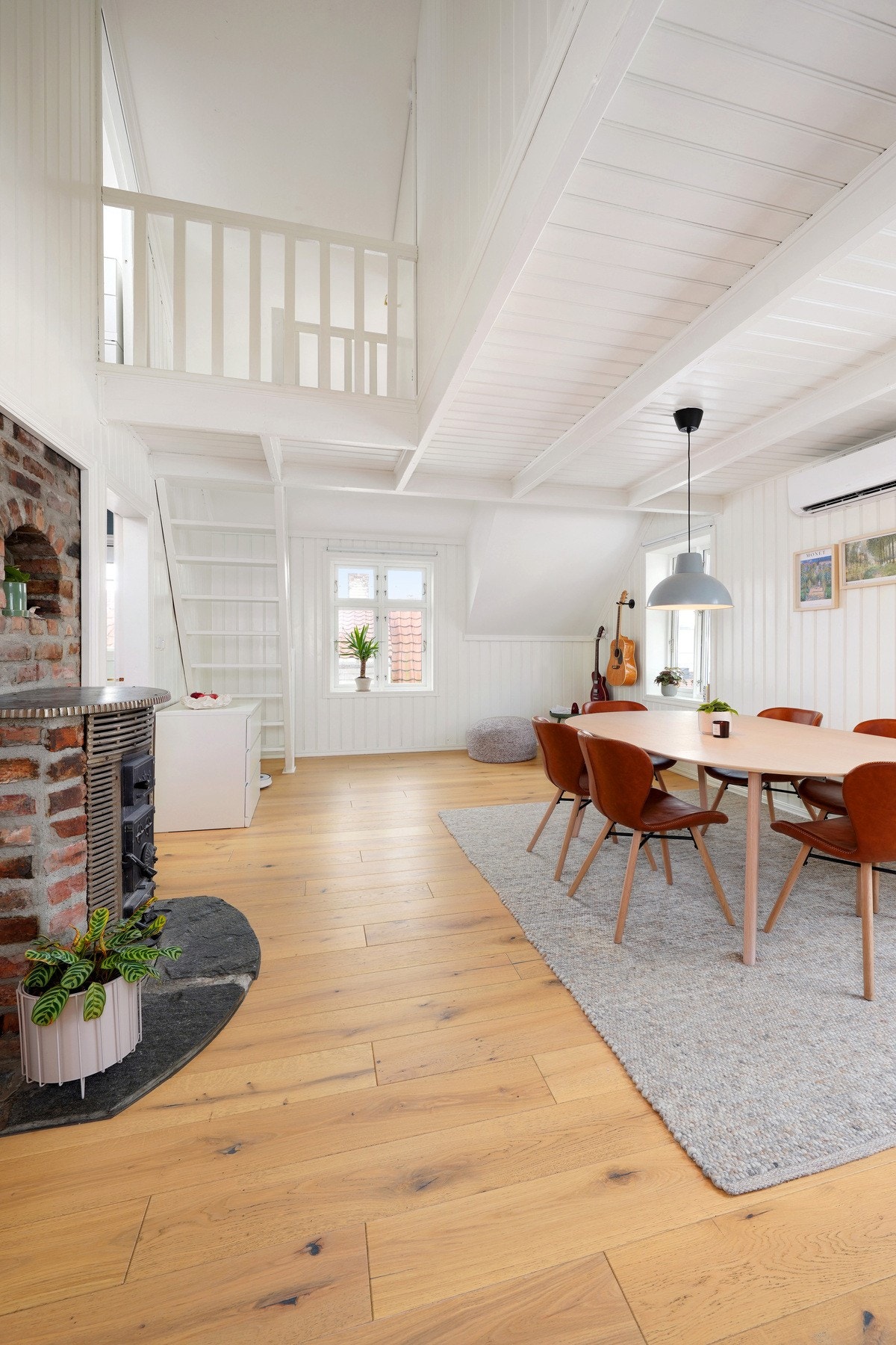 Stue med varmepumpe som holder en god og jevn temperatur. Galleribilde