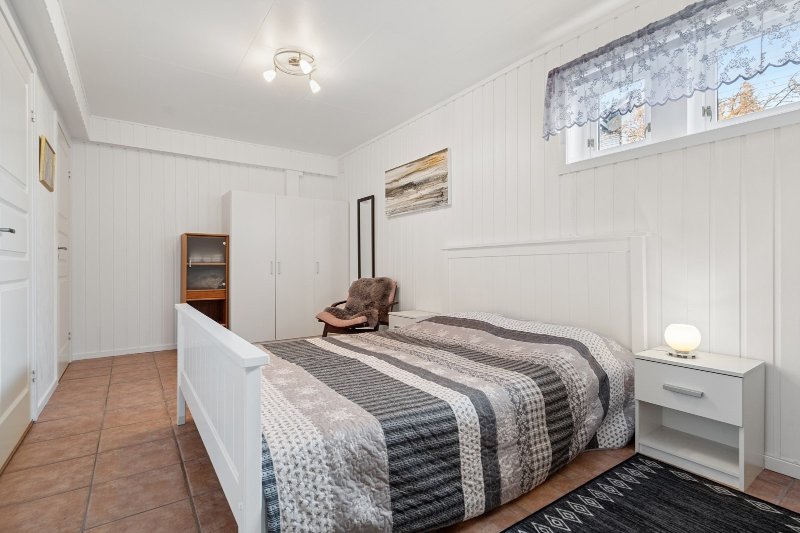 Rom innredet som soverom. NB! Rommet er ikke omsøkt eller godkjent til dagens bruk. Galleribilde