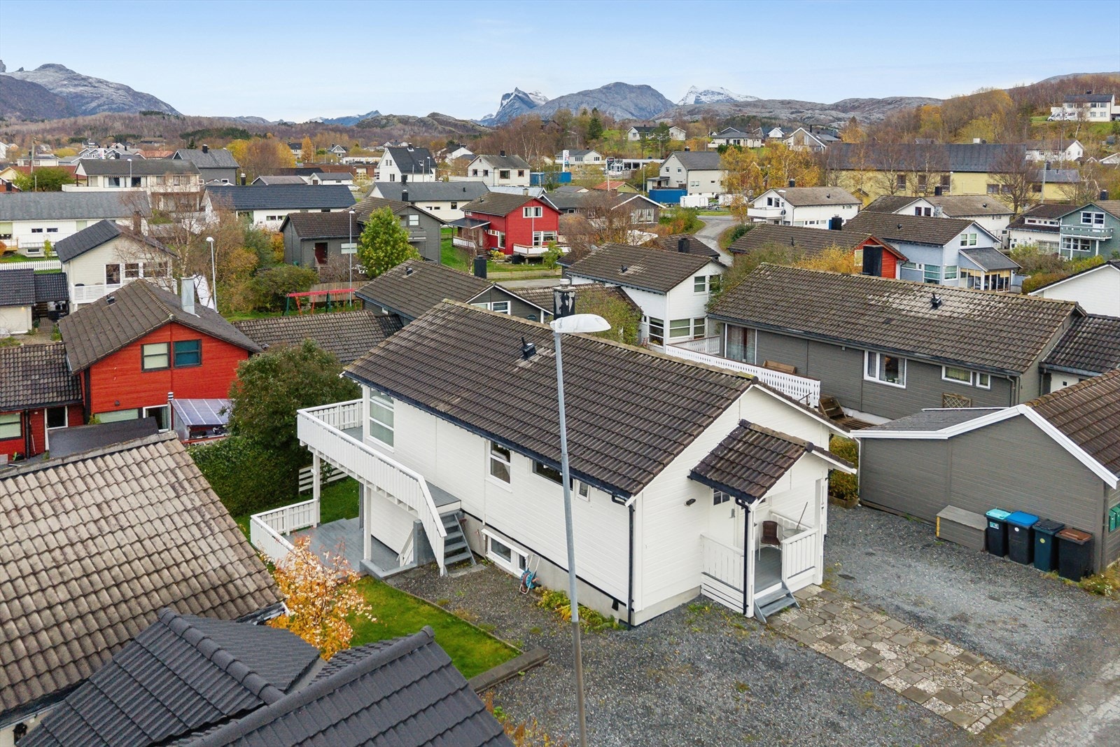 Parkering i innkjørsel. Galleribilde