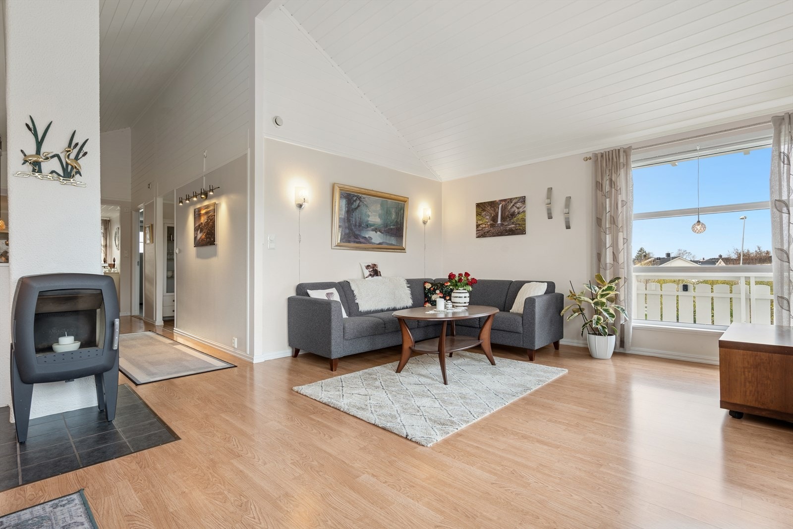 Gode vindusflater sørger for at rommet får godt med naturlig lys. Galleribilde